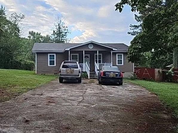 164 Lakeside Cir, Cornelia, GA 30531