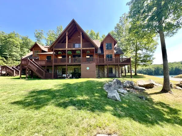 271 Lakeside Dr, Daniels, WV 25832