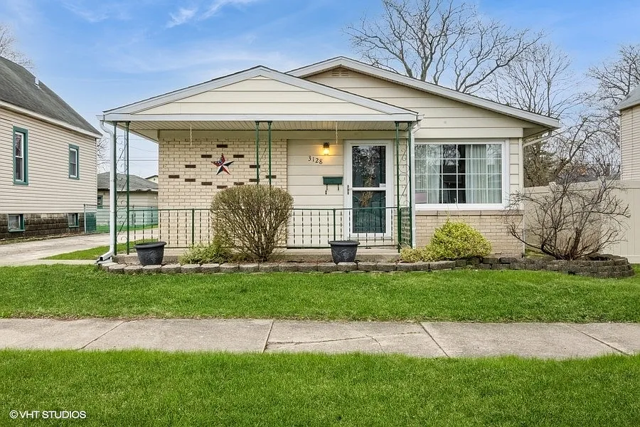 3128 Peoria St photo 1