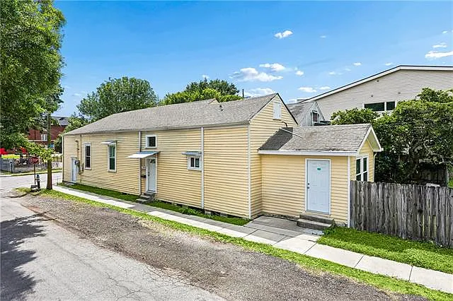 2 bed, 1.0 bath, 1000 sqft, $1,600 — Photo 2