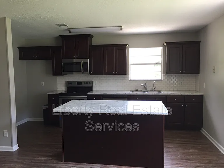 638 Fleming Rd — Photo 2