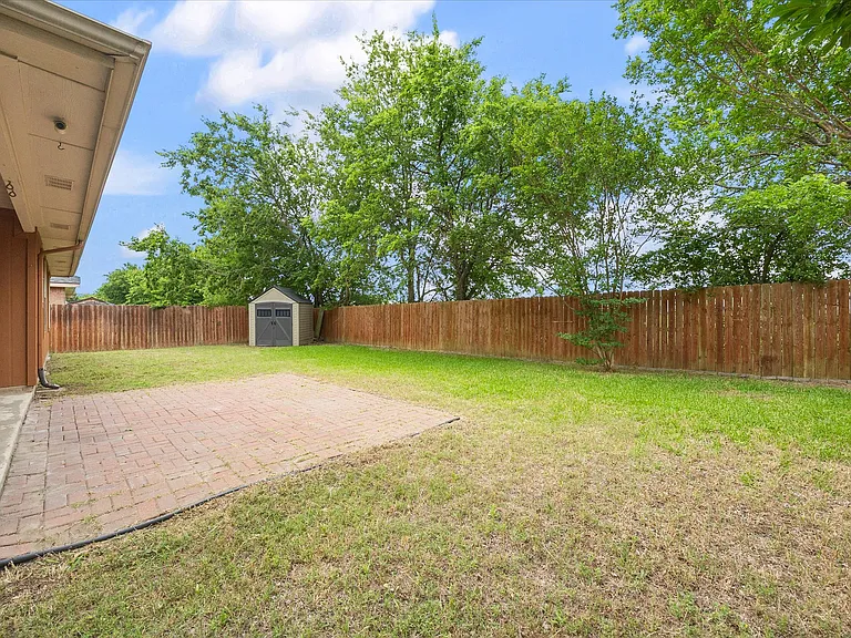 2701 Redwood St — Photo 17