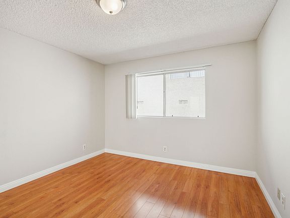 5th image of 626 E Verdugo Ave APT T