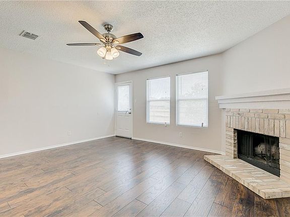 4th image of 1101 Mazourka Dr