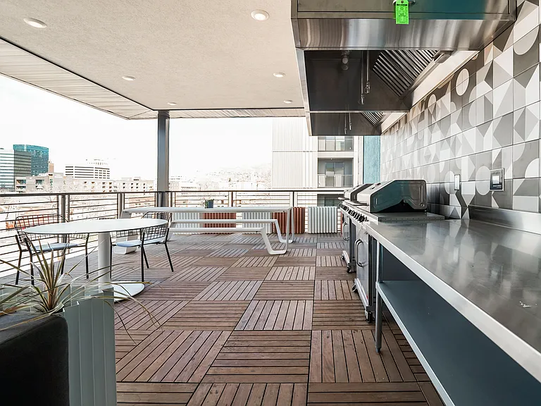Outdoor Kitchen and Lounge