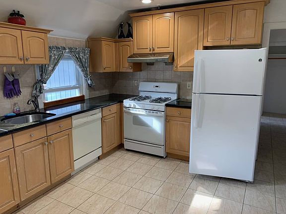 2nd image of 495 Ashford Ave Floor 2