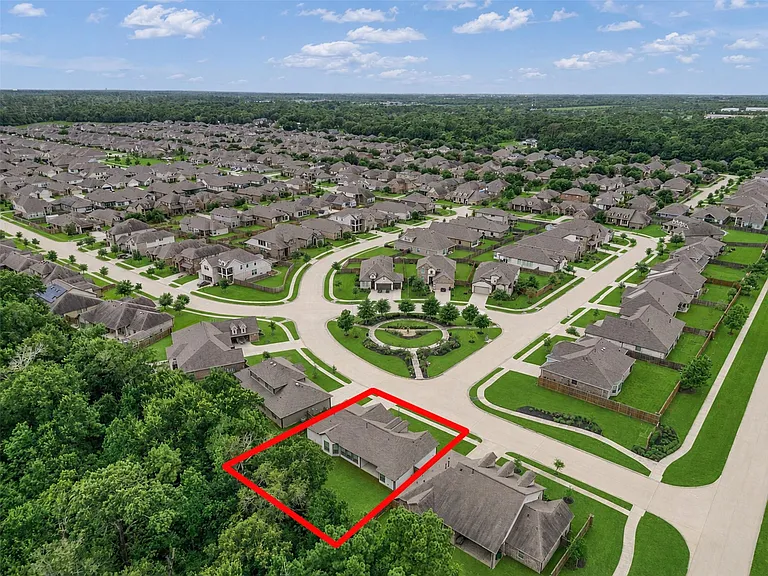 8510 Amber Bend Dr — Photo 45