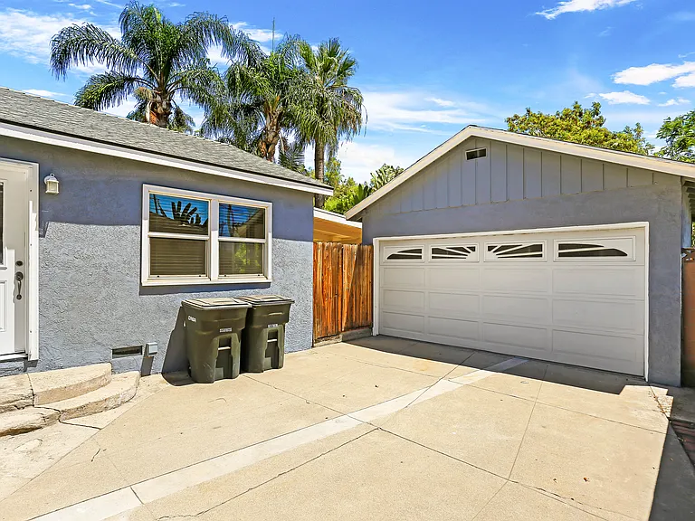 415 N Citrus St — Photo 2