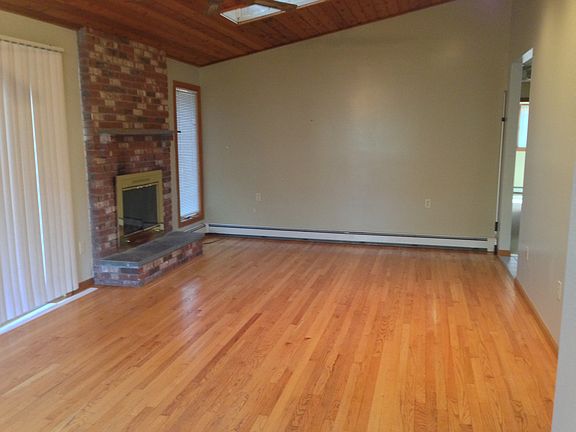 4th image of 467 Gravelly Hill Rd