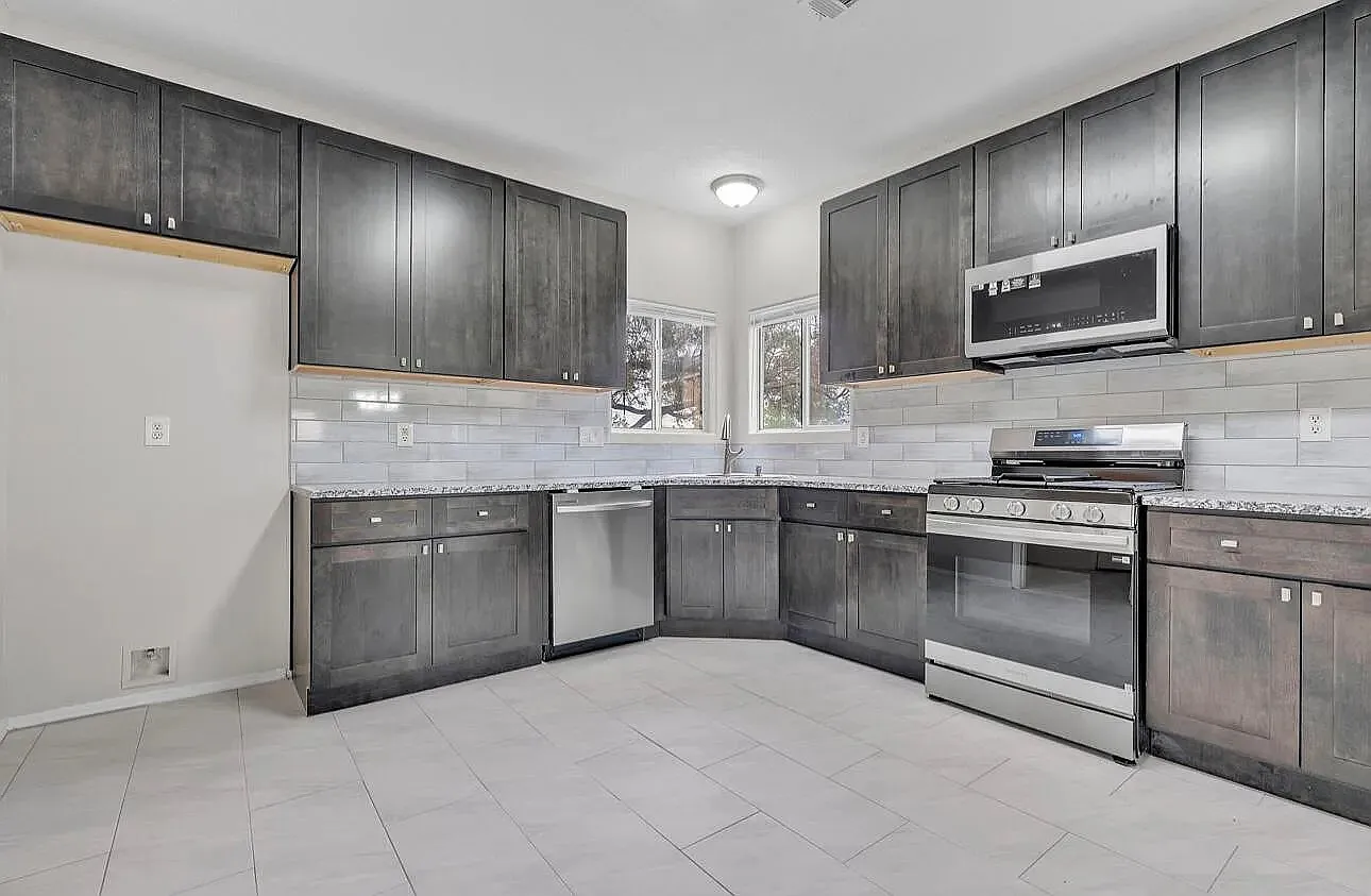 3 bed, 1439 sqft, $2,250 — Photo 4