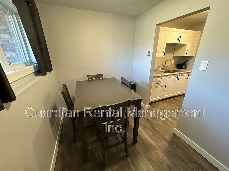 2 bed, 1.0 bath, 800 sqft, $1,295 — Photo 4