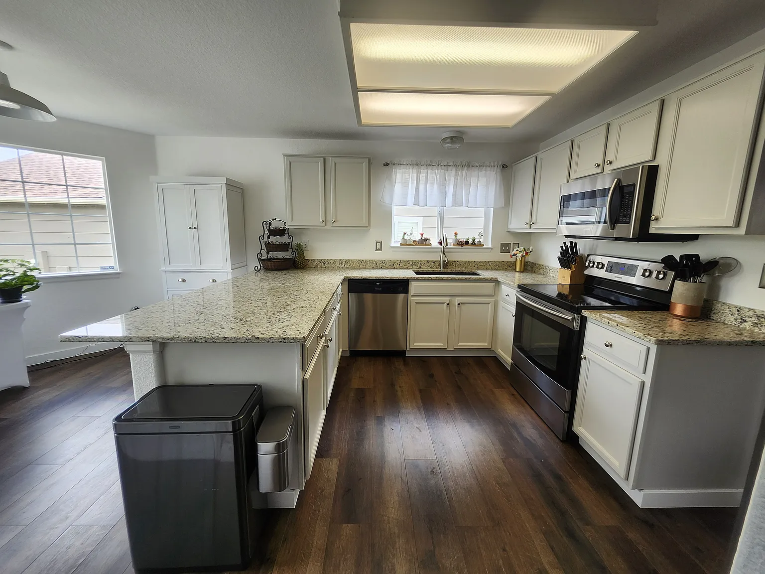 4 bed, 3.5 bath, 2633 sqft, $3,195 — Photo 4