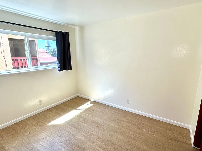 1328 Sutter Ave #4 — Photo 7