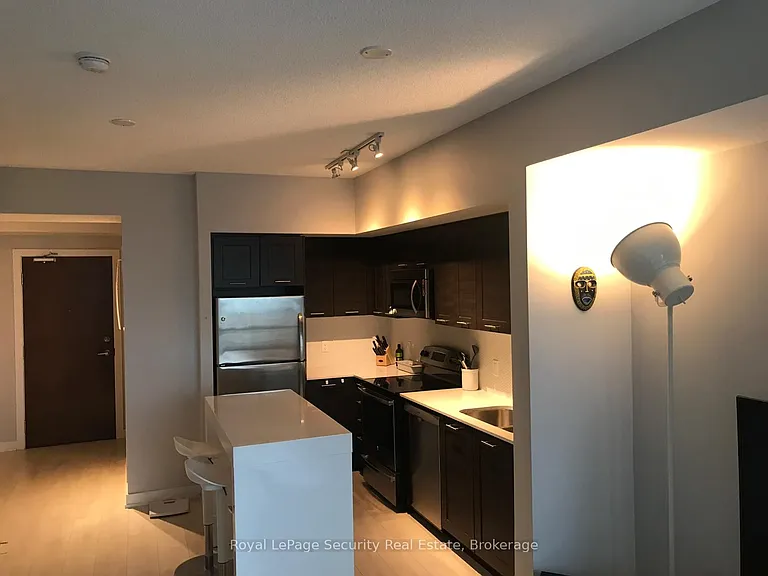 2200 Lake Shore Blvd W #2002 — Photo 4