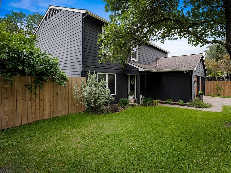11600 Parkfield Dr — Photo 2