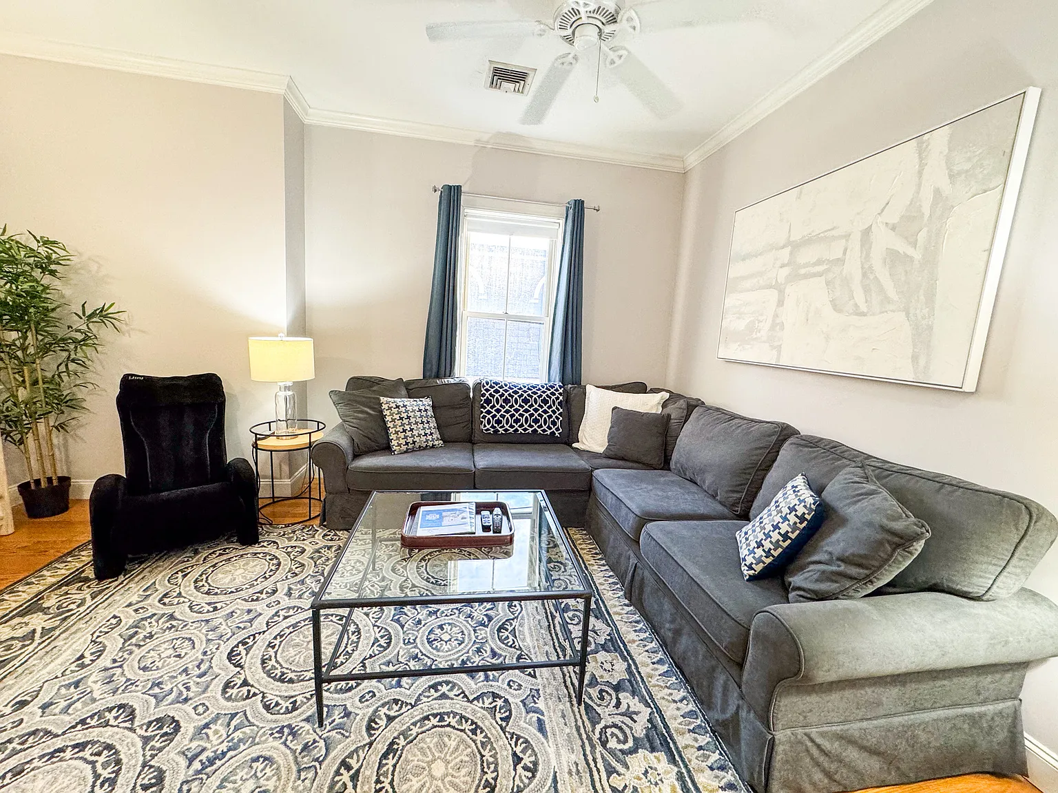 2 bed, 1.0 bath, 800 sqft, $8,350 — Photo 1