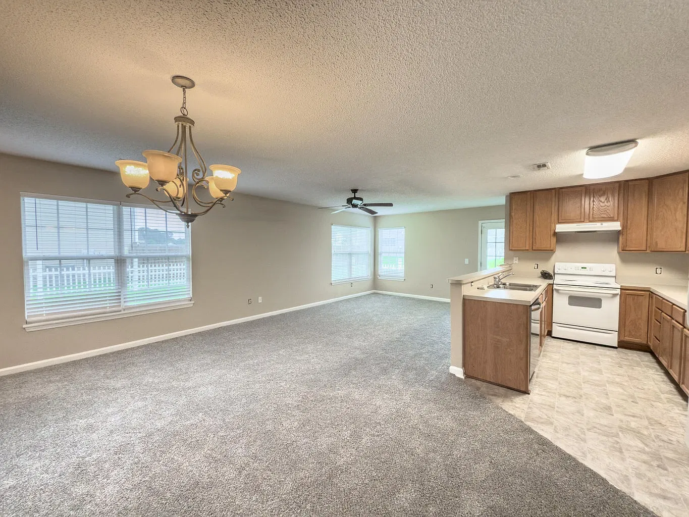 3 bed, 1270 sqft, $1,995 — Photo 2