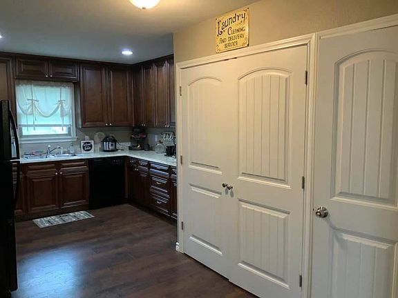 3rd image of 1240 W Elm St