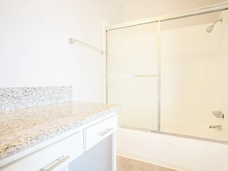 2041 N. Commonwealth Ave. — Photo 10