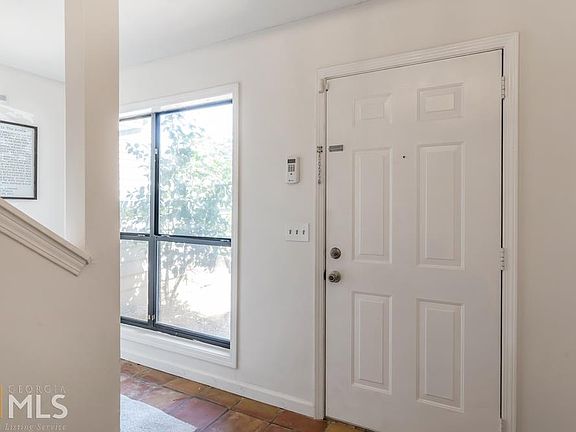 4th image of 1017 Creatwood Cir SE
