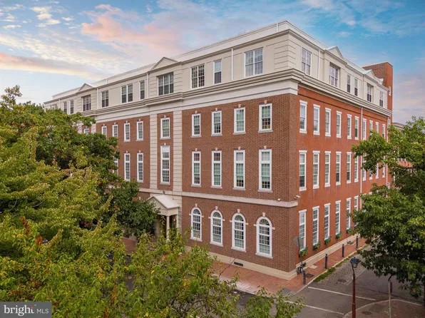 211 S 4th St APT 404, Philadelphia, PA 19106