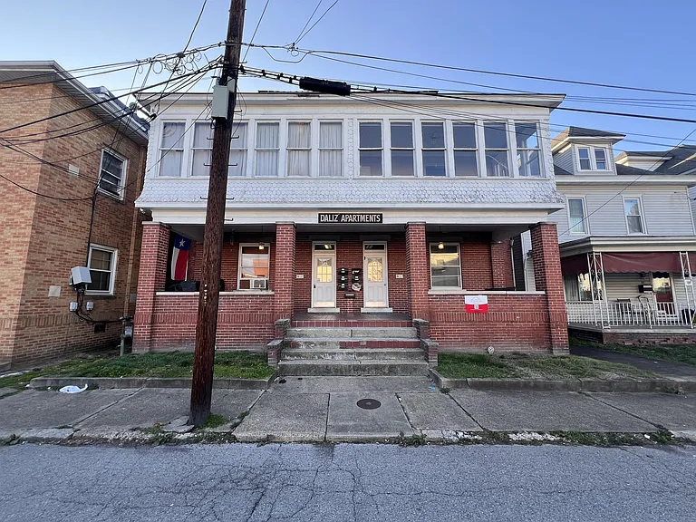208 Walnut St #6 — Photo 10