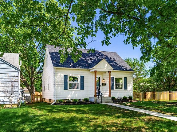 3rd image of 392 E Jeffrey Pl
