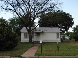 915 Kentucky St, Graham, TX 76450