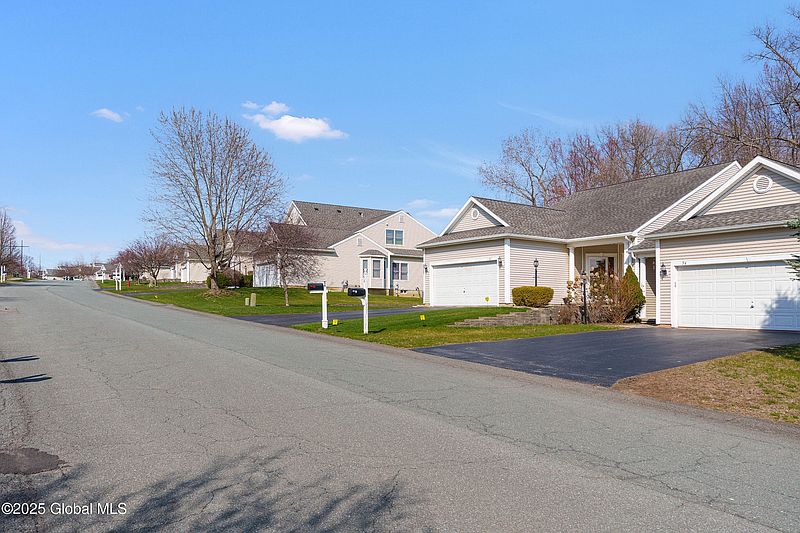 3rd image of 54 Rockrose Drive