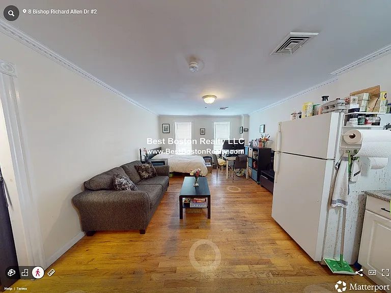 8 Bishop Allen Dr #4 — Photo 2