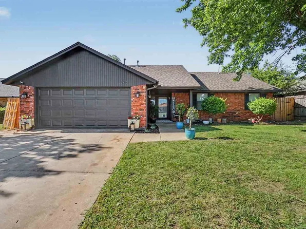 3916 SW Parkridge Blvd, Lawton, OK 73505