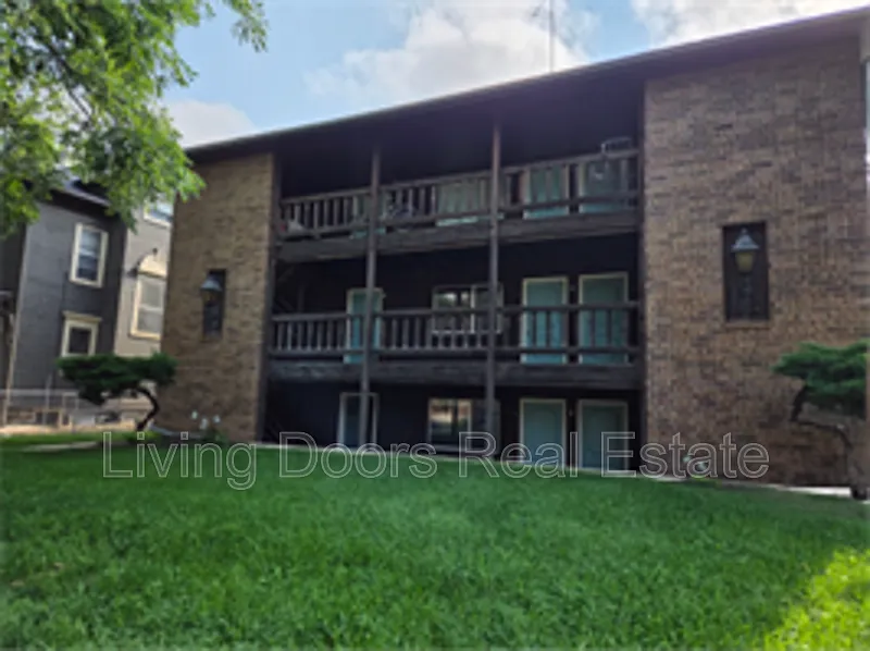 1 bed, 1.0 bath, 555 sqft, $725 — Photo 1