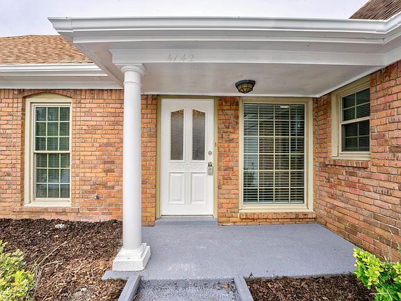 4th image of 4142 Glenroy Dr