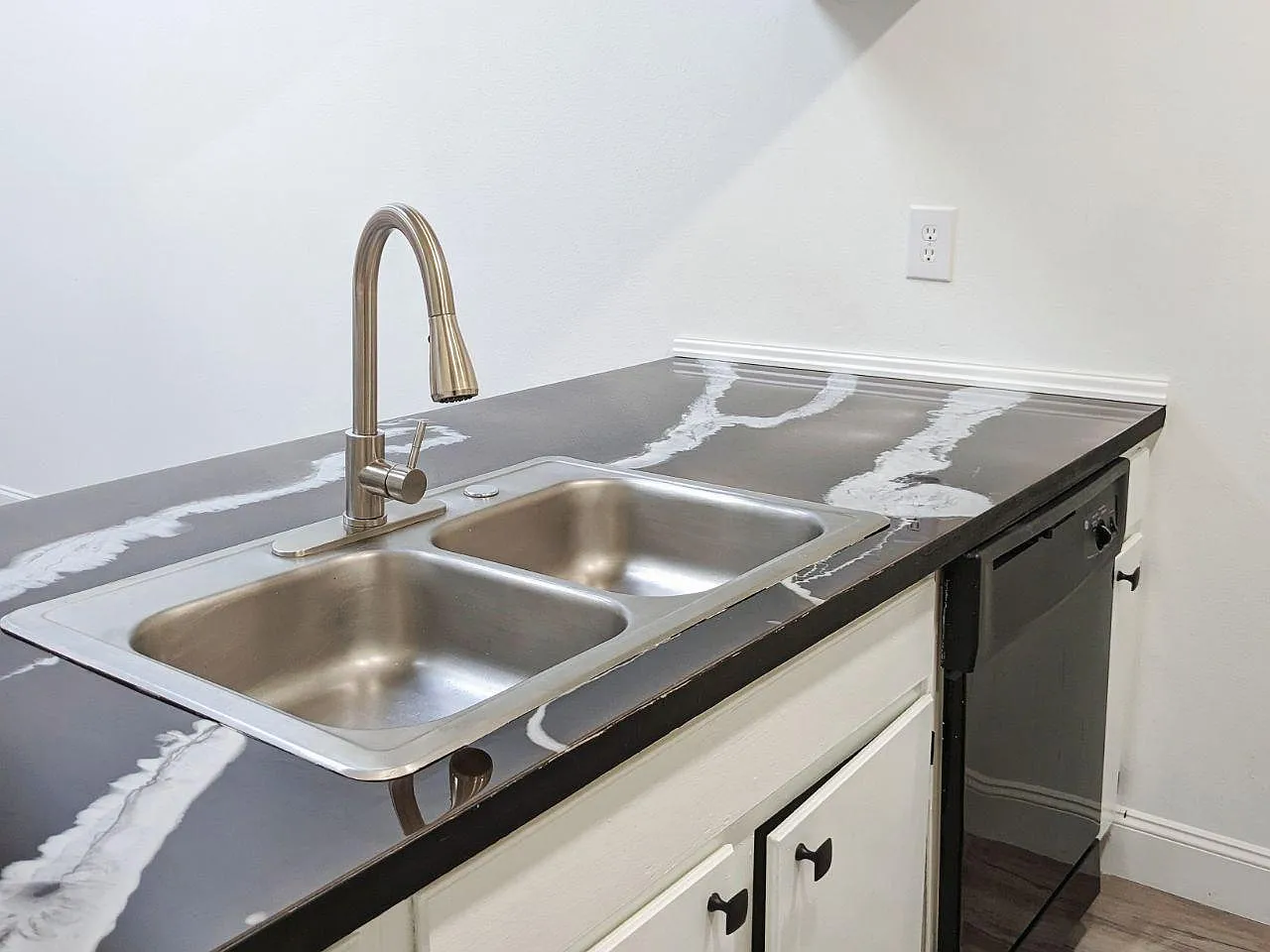 2 bed, 1100 sqft, $1,680 — Photo 4