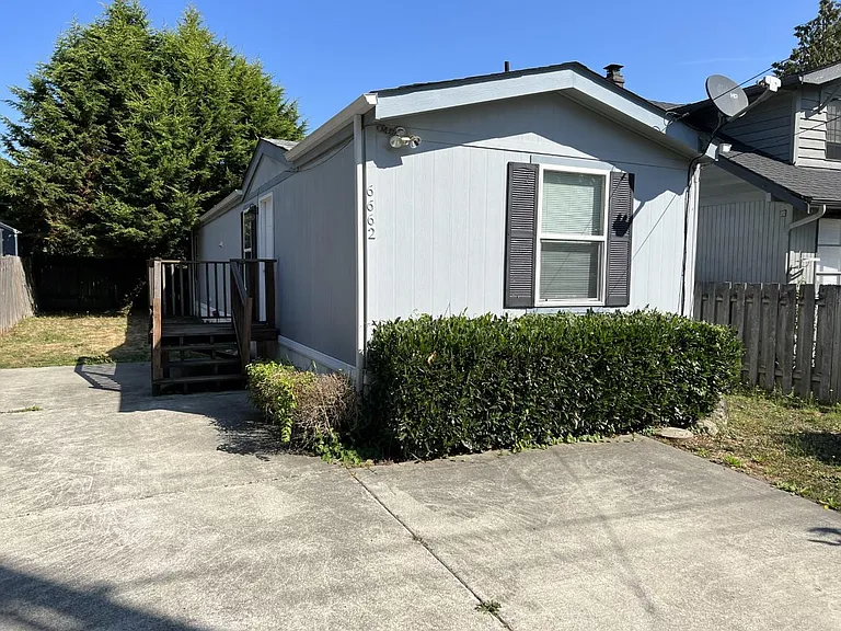 6662 NE Pine St — Photo 1