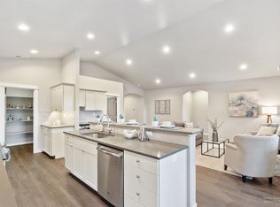 2377 NW Kingwood Ave, Redmond, OR 97756