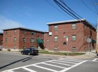 4885 Washington St APT 4, West Roxbury, MA 02132