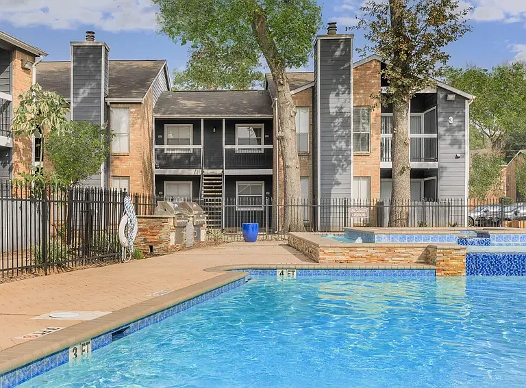 Bridges of Cypress Creek Apartment Homes — Photo 17