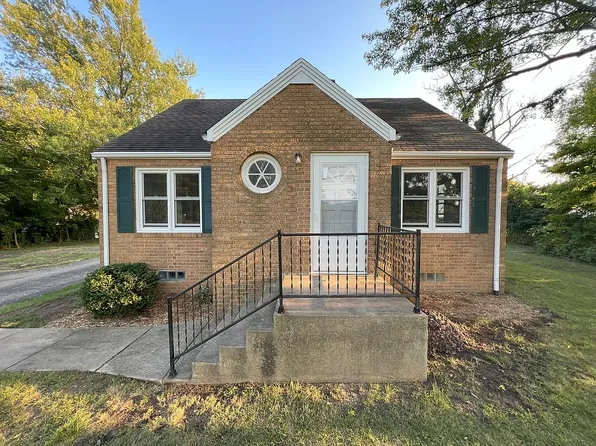 5012 W Farmington Rd, Peoria, IL 61604