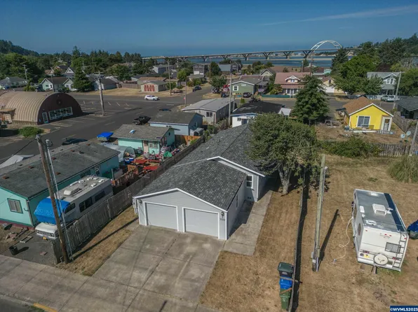 1040 NE Mill St, Waldport, OR 97394