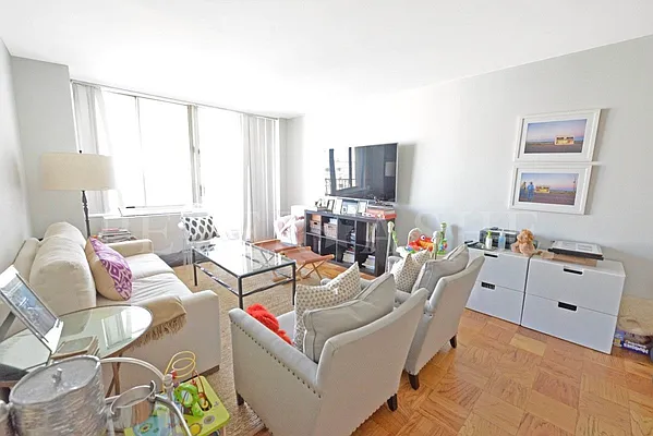 Rented by Peter Ashe | media 30