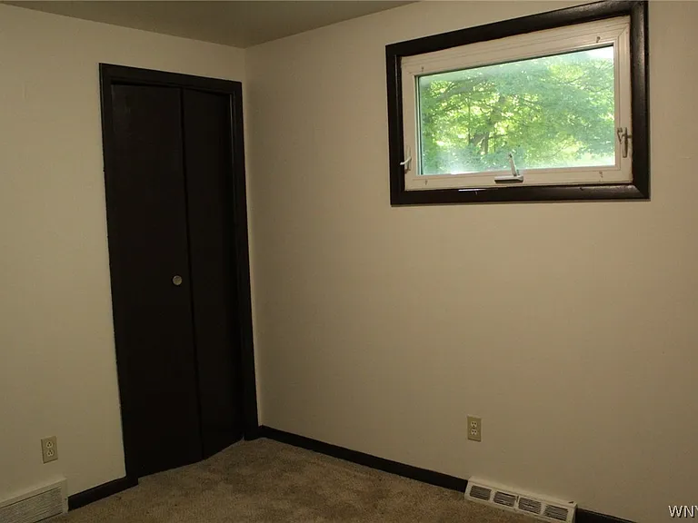 111 Sunshine Dr — Photo 4