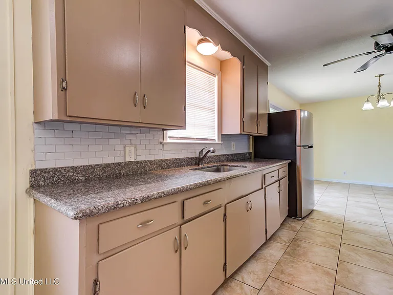 150 Gary St — Photo 15
