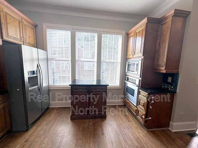 3026 Eltham Pl — Photo 7