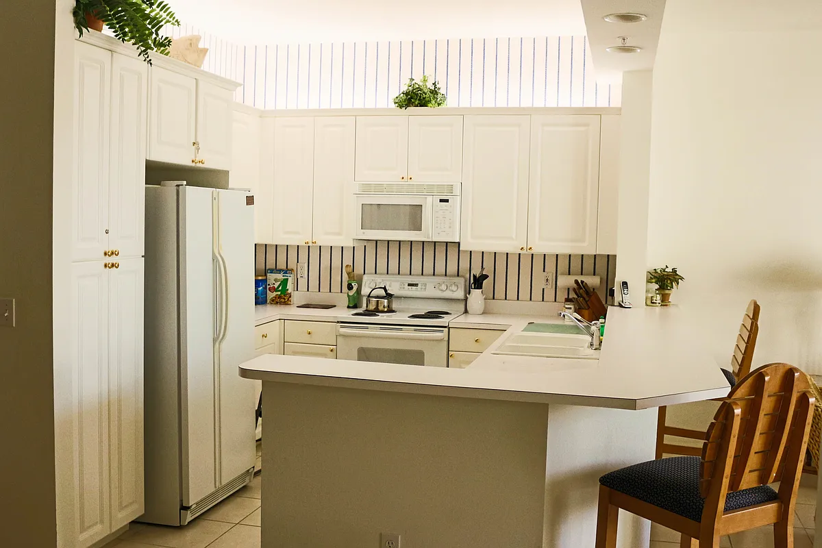 Open kitchen - 470 Launch Cir #204