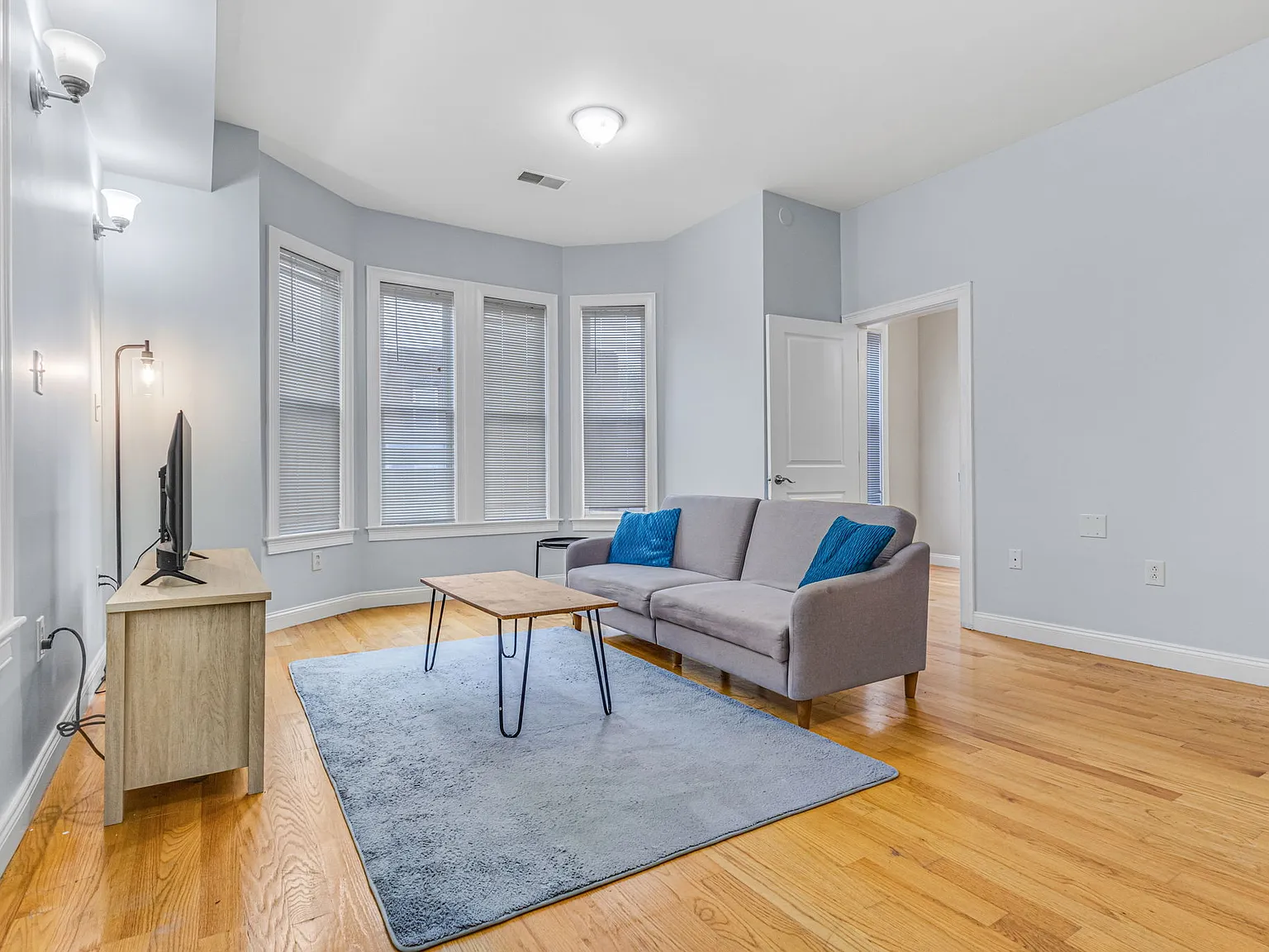 2 bed, 1066 sqft, $3,400 — Photo 3