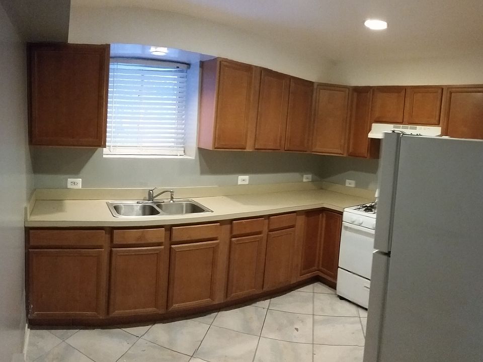 2nd image of 1906 Grove Ave #0