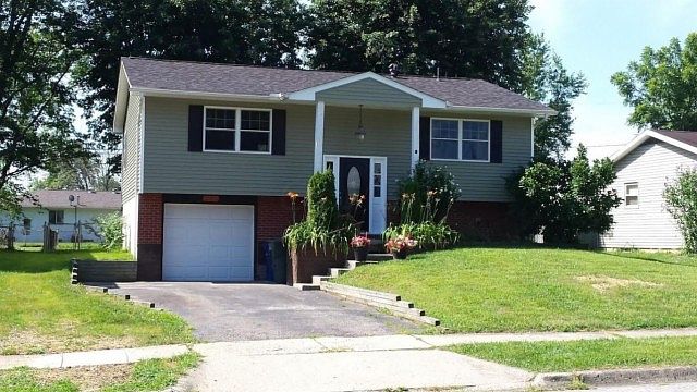 1st image of 6623 Carriage Ln
