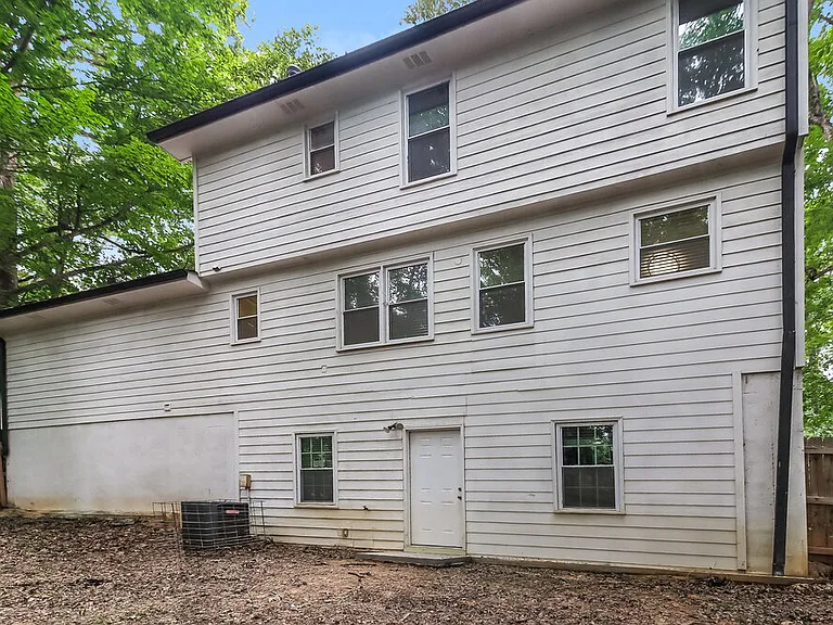 275 Oak St — Photo 18