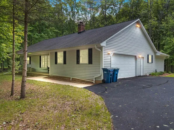4363 Sandy Ln, Suamico, WI 54173